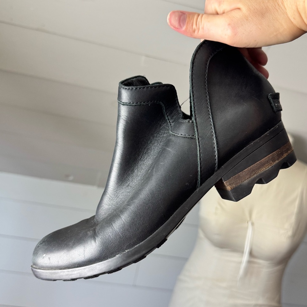 Sorel Lola II Cut Out Booties - Picture 2 of 7